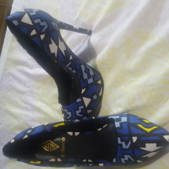 Shoes - Picture 3 of 9